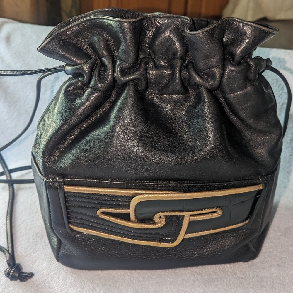 Vintage Susan Gail Bellido shoulder bucket drawstring bag.